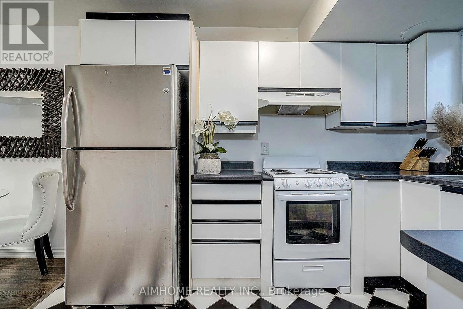 2-212 Milan Street, Toronto, ON, M5A 3Z6 - 31
