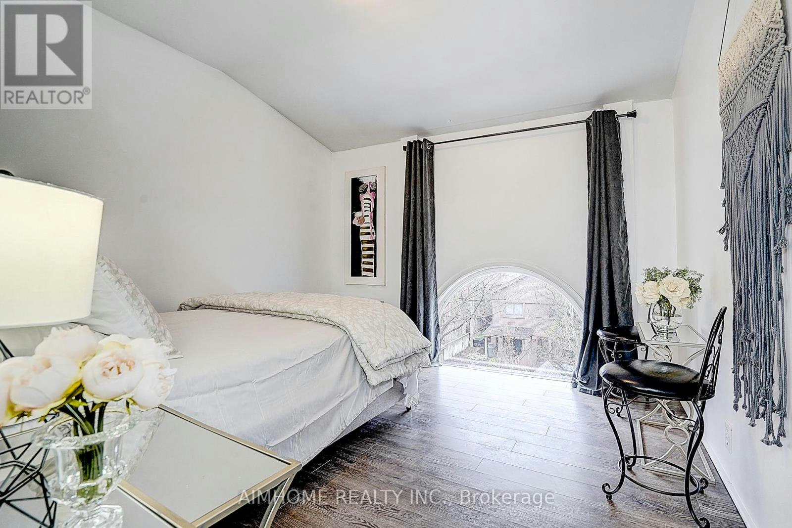 2-212 Milan Street, Toronto, ON, M5A 3Z6 - 27