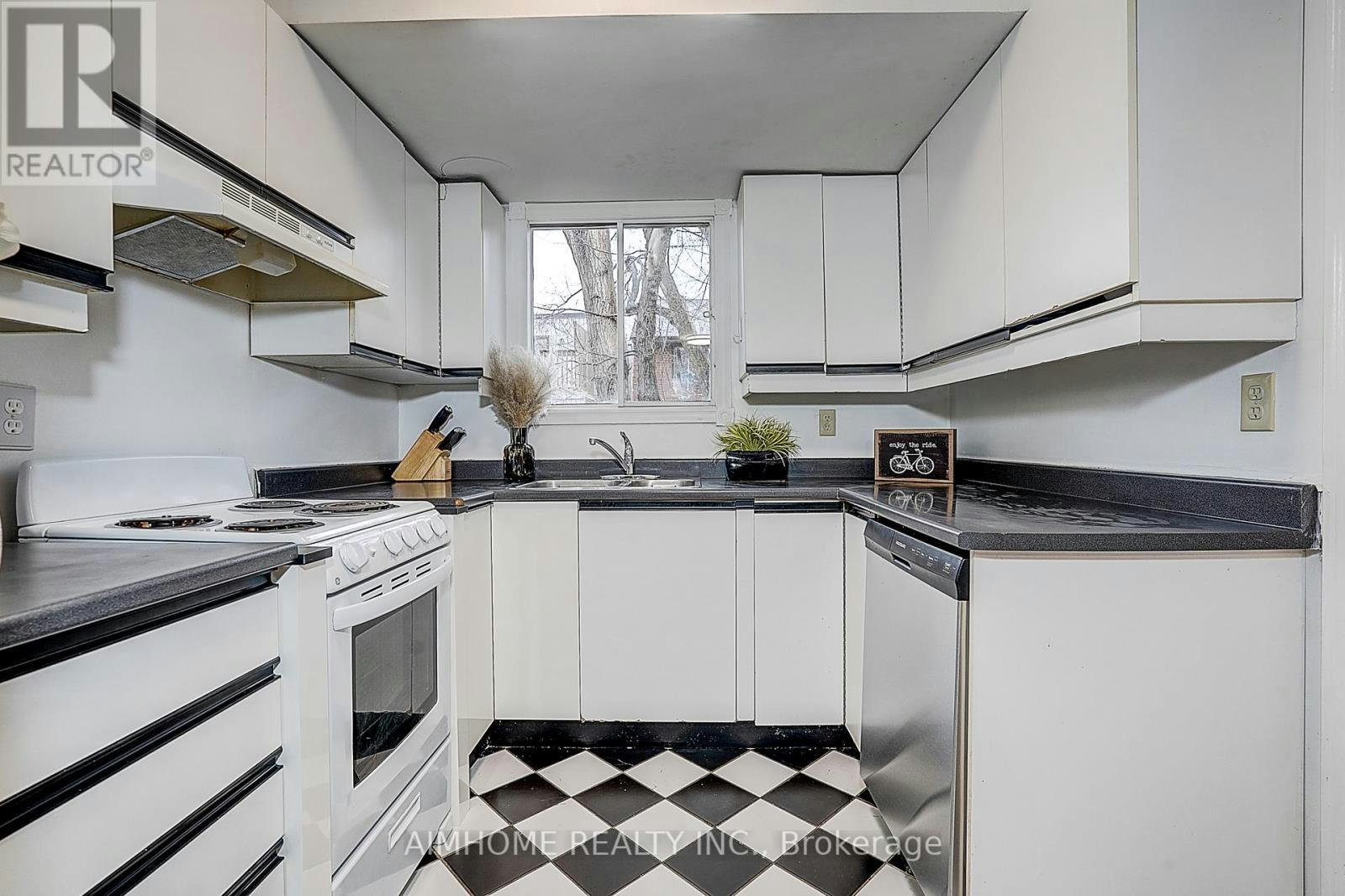2-212 Milan Street, Toronto, ON, M5A 3Z6 - 30