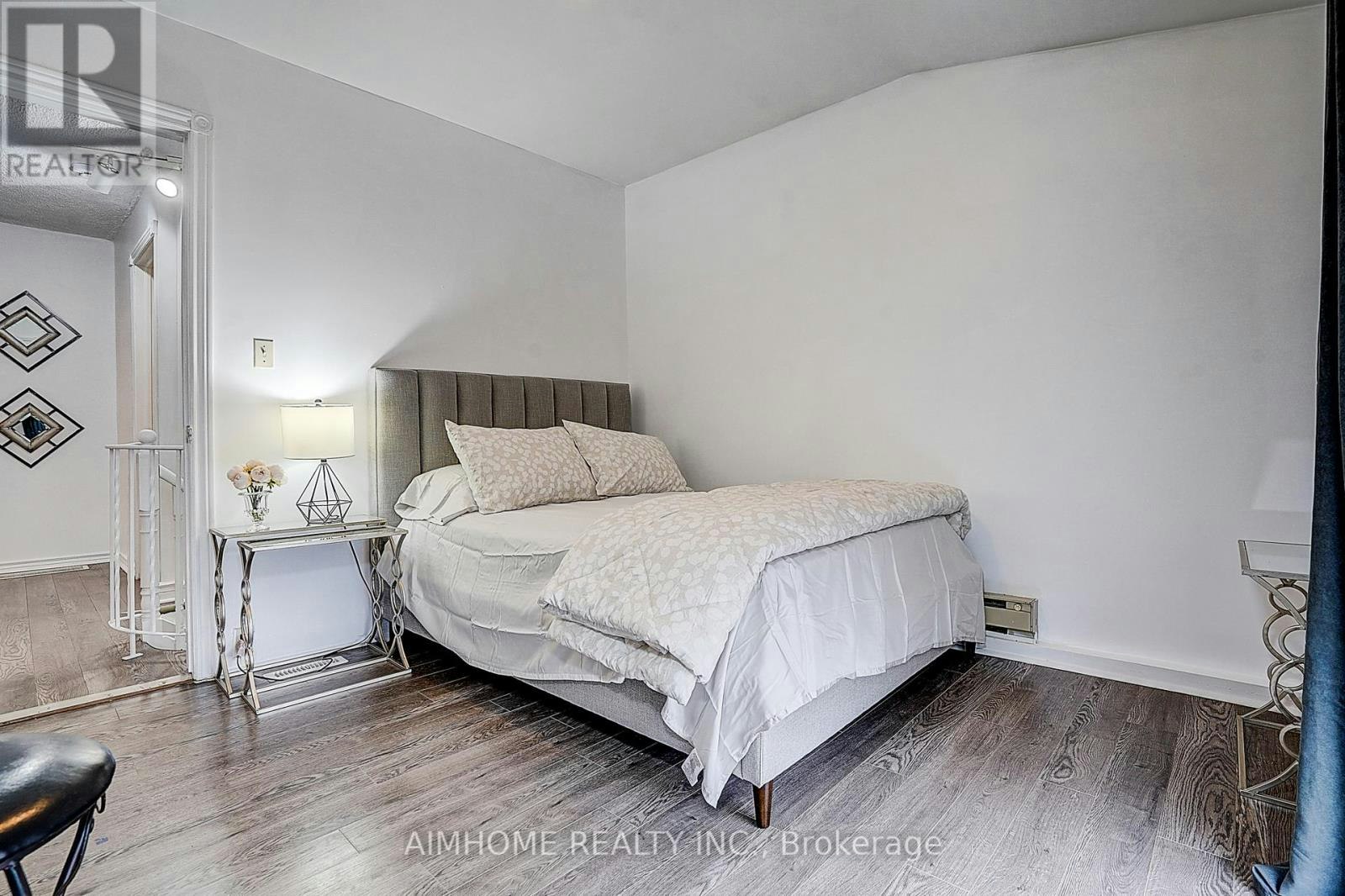 2-212 Milan Street, Toronto, ON, M5A 3Z6 - 26