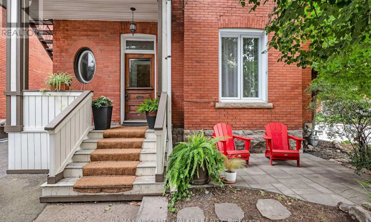 120 Strathcona Avenue