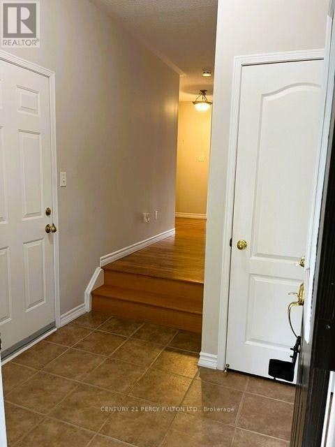 872 Oaktree Crescent, Newmarket, ON, L3X 2Y7 - 2