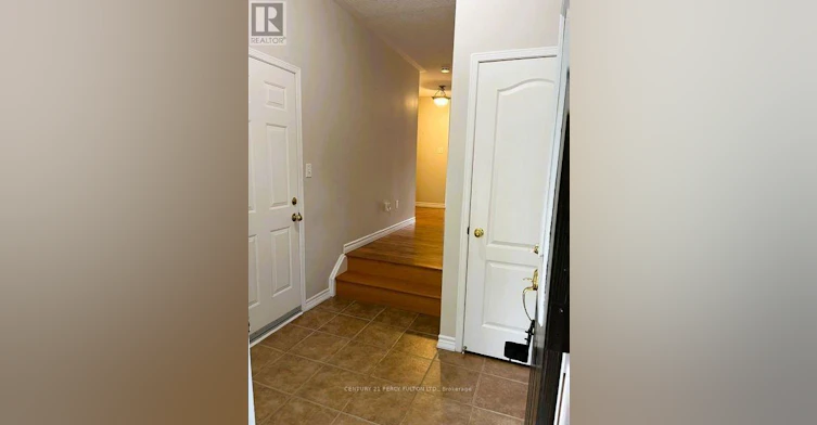 872 Oaktree Crescent, Newmarket, ON, L3X 2Y7 - 2