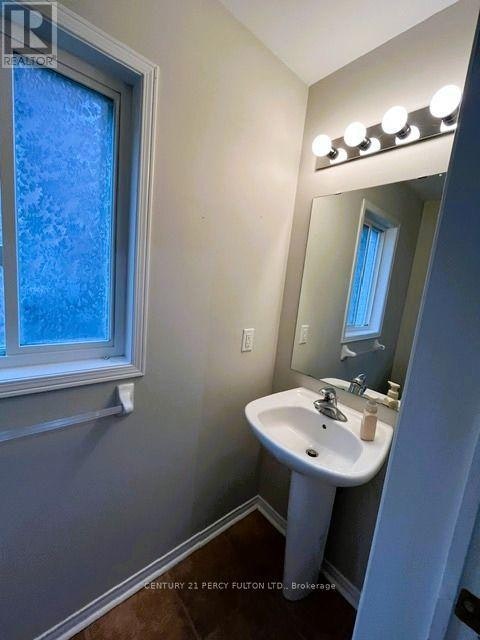 872 Oaktree Crescent, Newmarket, ON, L3X 2Y7 - 4
