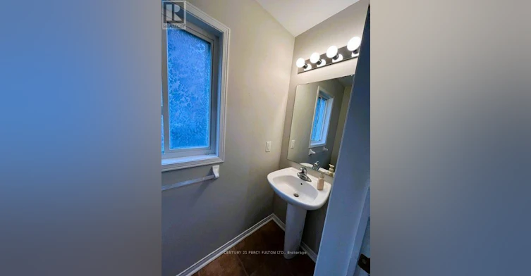 872 Oaktree Crescent, Newmarket, ON, L3X 2Y7 - 4
