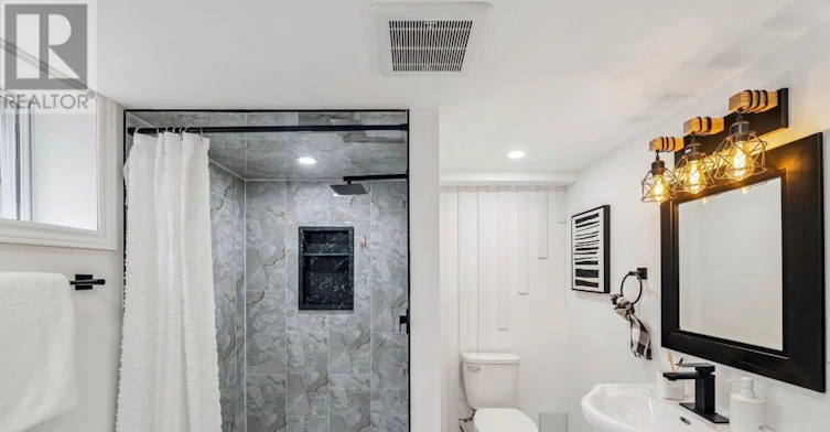 LOWER 220 Level Holmesdale Avenue, Hamilton, ON, L8K 3M7 - 6