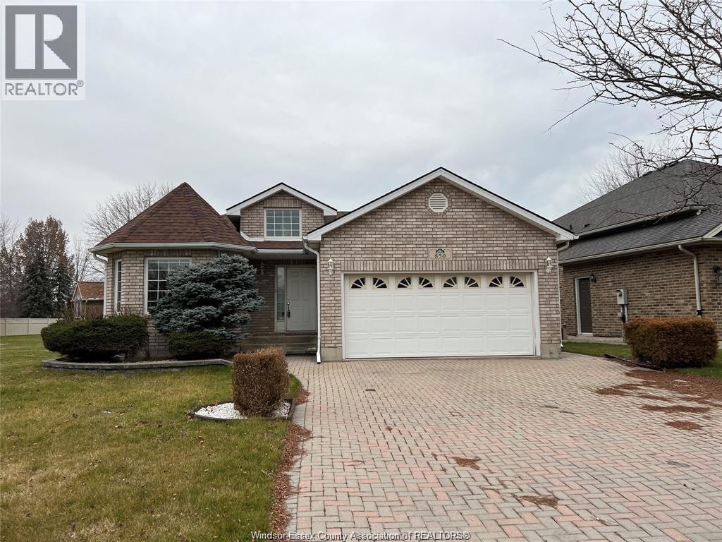850 Hacienda Court, Windsor, ON, N9G 2T1