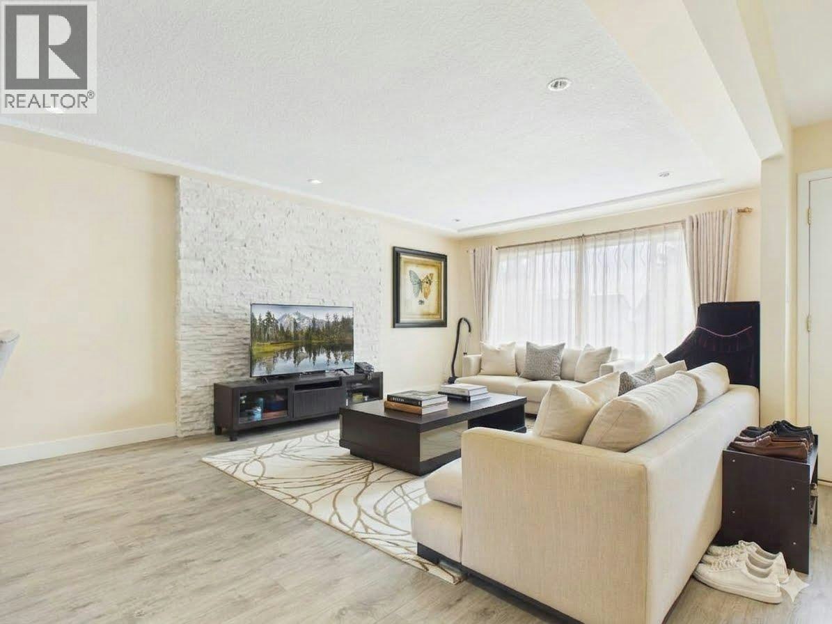 6325 Napier Street, Burnaby, BC, V5B 2B9