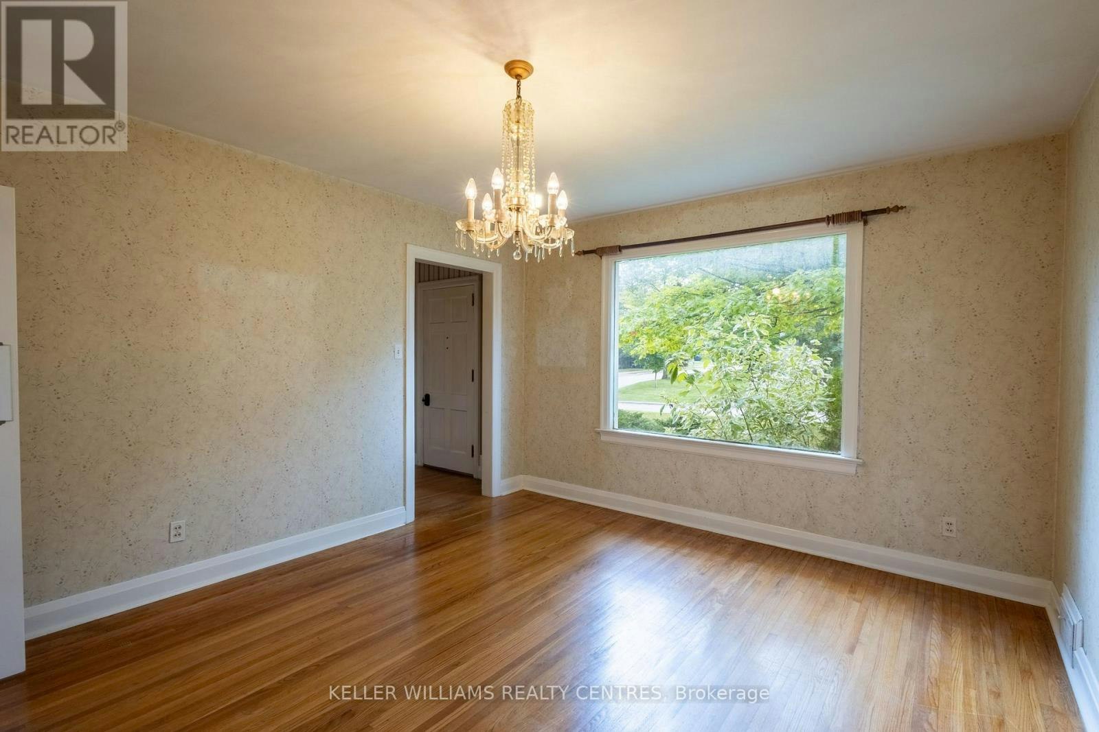 34 Cousins Drive, Aurora, ON, L4G 1B4 - 7