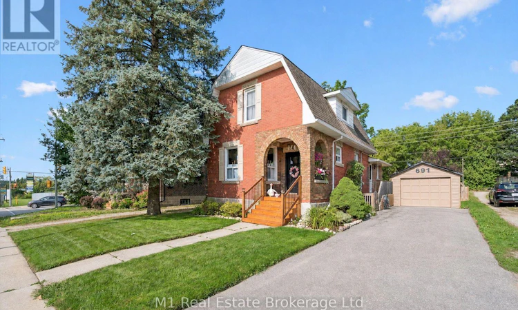 691 St Andrew Street W