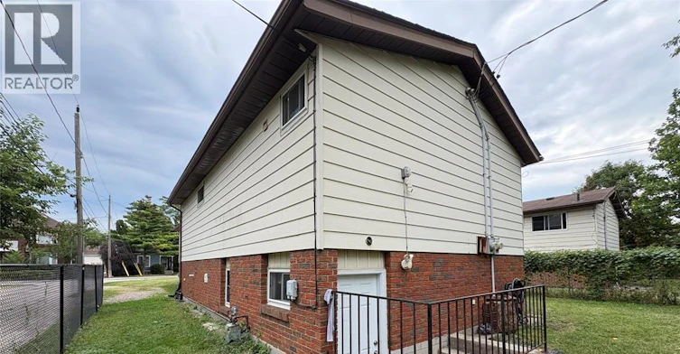 327 Curry, Windsor, ON, N9B 2B6