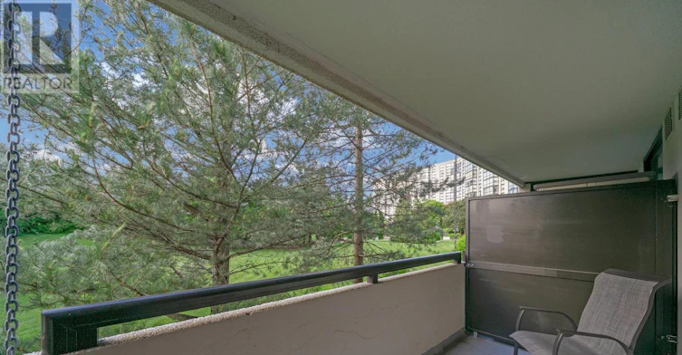 201-40 Harding Boulevard W, Richmond Hill, ON, L4C 9S5 - 2