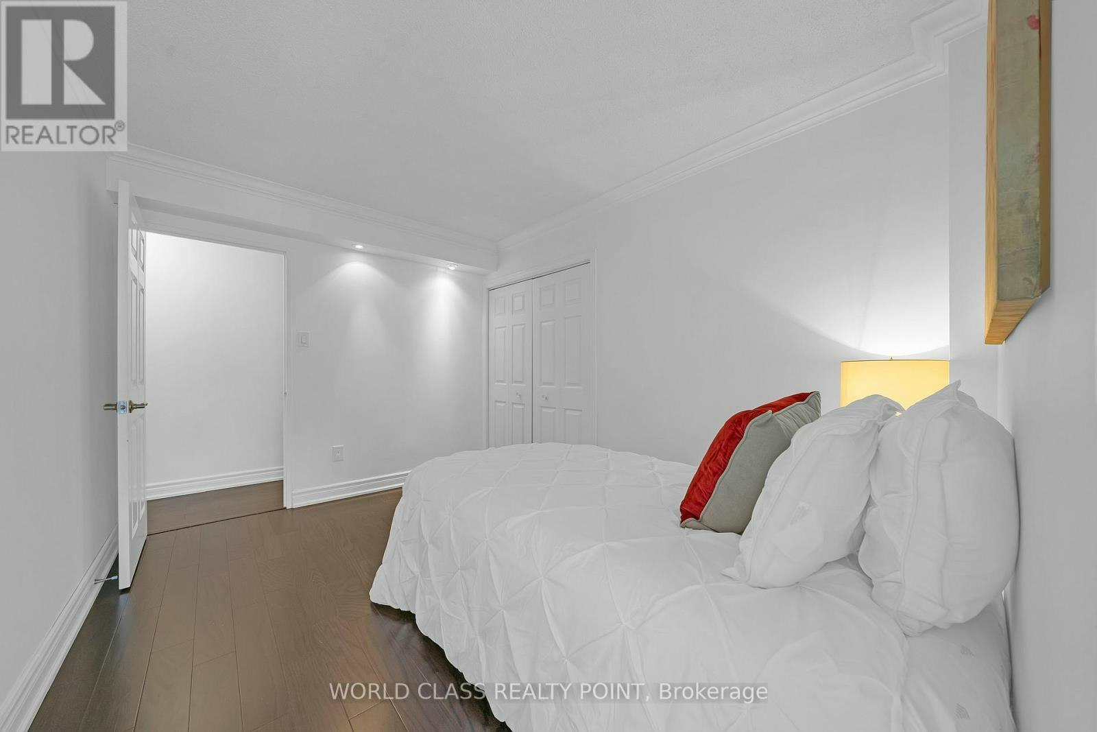 201-40 Harding Boulevard W, Richmond Hill, ON, L4C 9S5 - 8