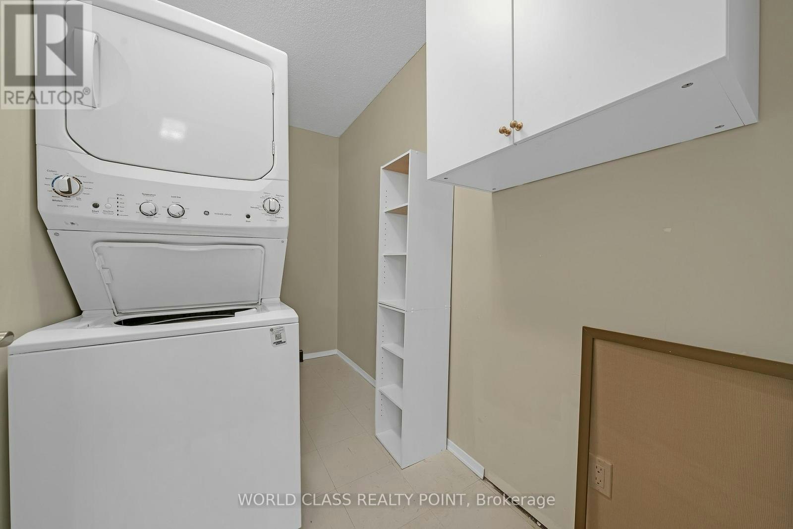 201-40 Harding Boulevard W, Richmond Hill, ON, L4C 9S5 - 3