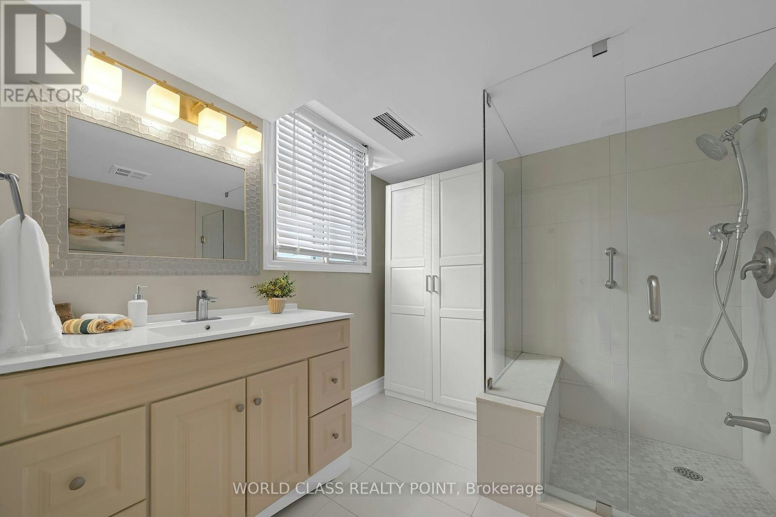 201-40 Harding Boulevard W, Richmond Hill, ON, L4C 9S5 - 4
