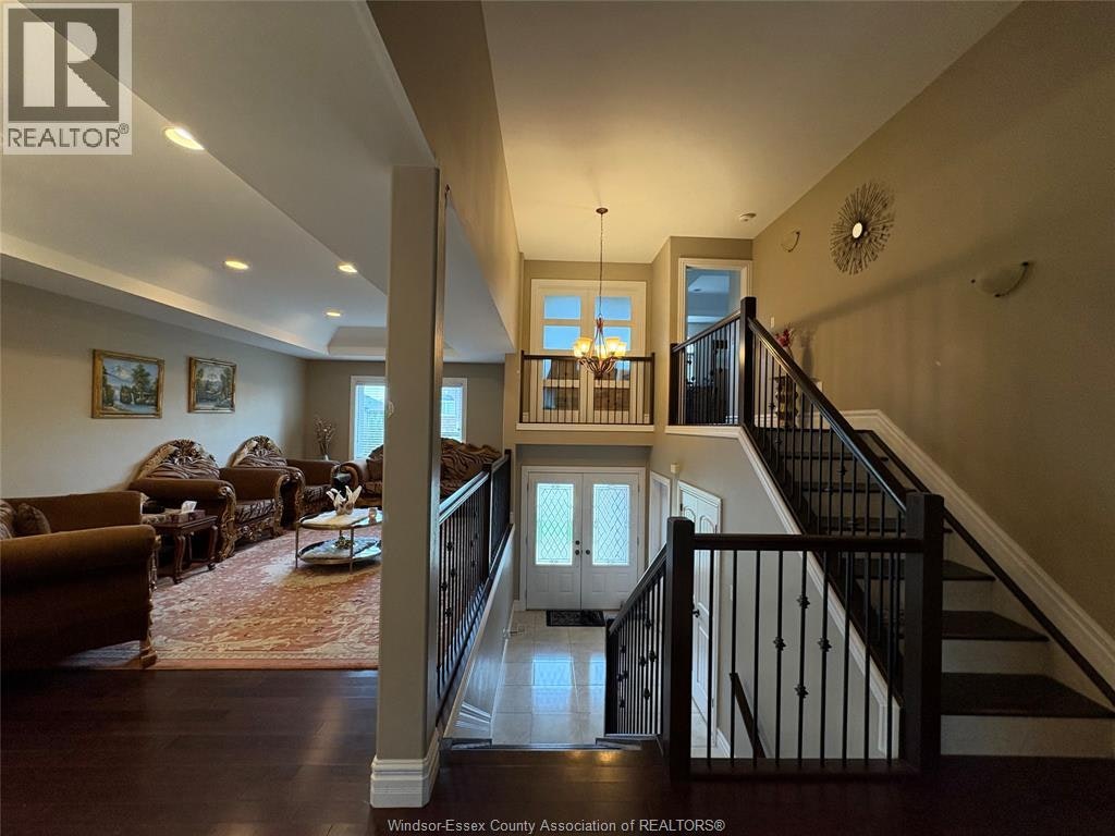 4033 Cosenza Street, Windsor, ON, N9G 0B2 - 2