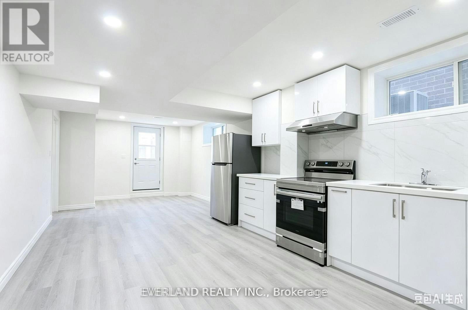 21 Kenneth Ross Bend, East Gwillimbury, ON, L9N 0T7 - 7