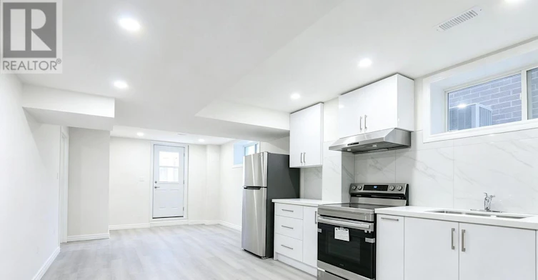 21 Kenneth Ross Bend, East Gwillimbury, ON, L9N 0T7 - 7