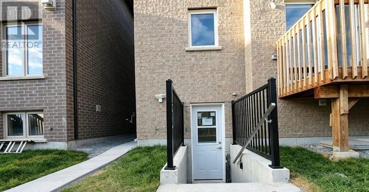 21 Kenneth Ross Bend, East Gwillimbury, ON, L9N 0T7