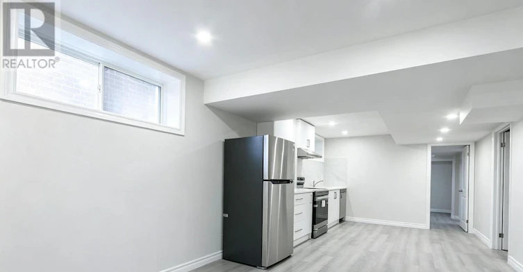 21 Kenneth Ross Bend, East Gwillimbury, ON, L9N 0T7 - 4