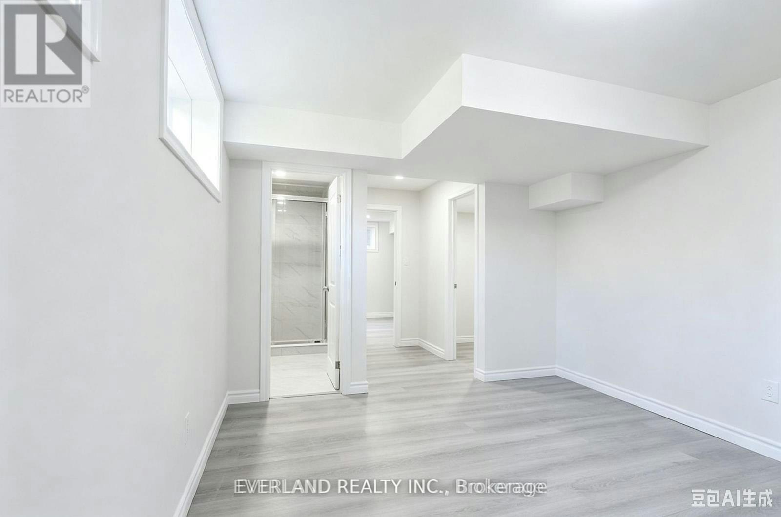 21 Kenneth Ross Bend, East Gwillimbury, ON, L9N 0T7 - 12
