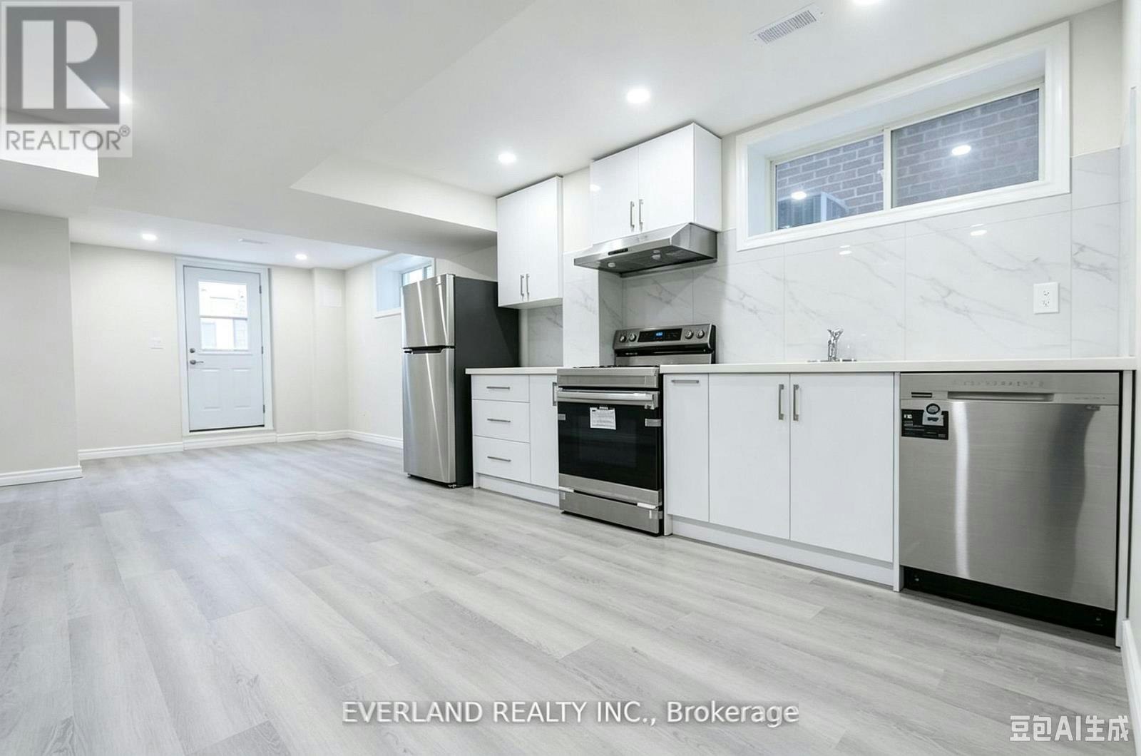 21 Kenneth Ross Bend, East Gwillimbury, ON, L9N 0T7 - 16