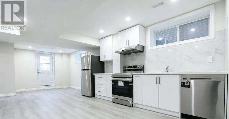 21 Kenneth Ross Bend, East Gwillimbury, ON, L9N 0T7 - 16