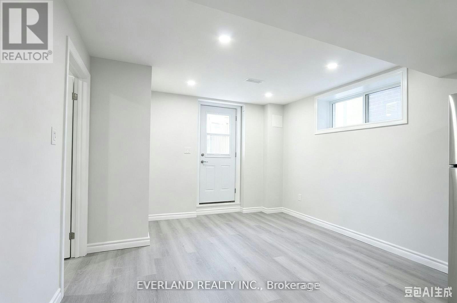 21 Kenneth Ross Bend, East Gwillimbury, ON, L9N 0T7 - 6