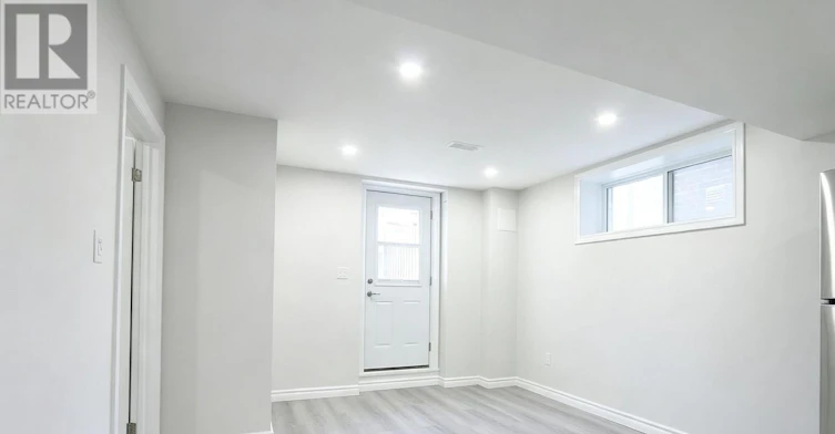 21 Kenneth Ross Bend, East Gwillimbury, ON, L9N 0T7 - 6