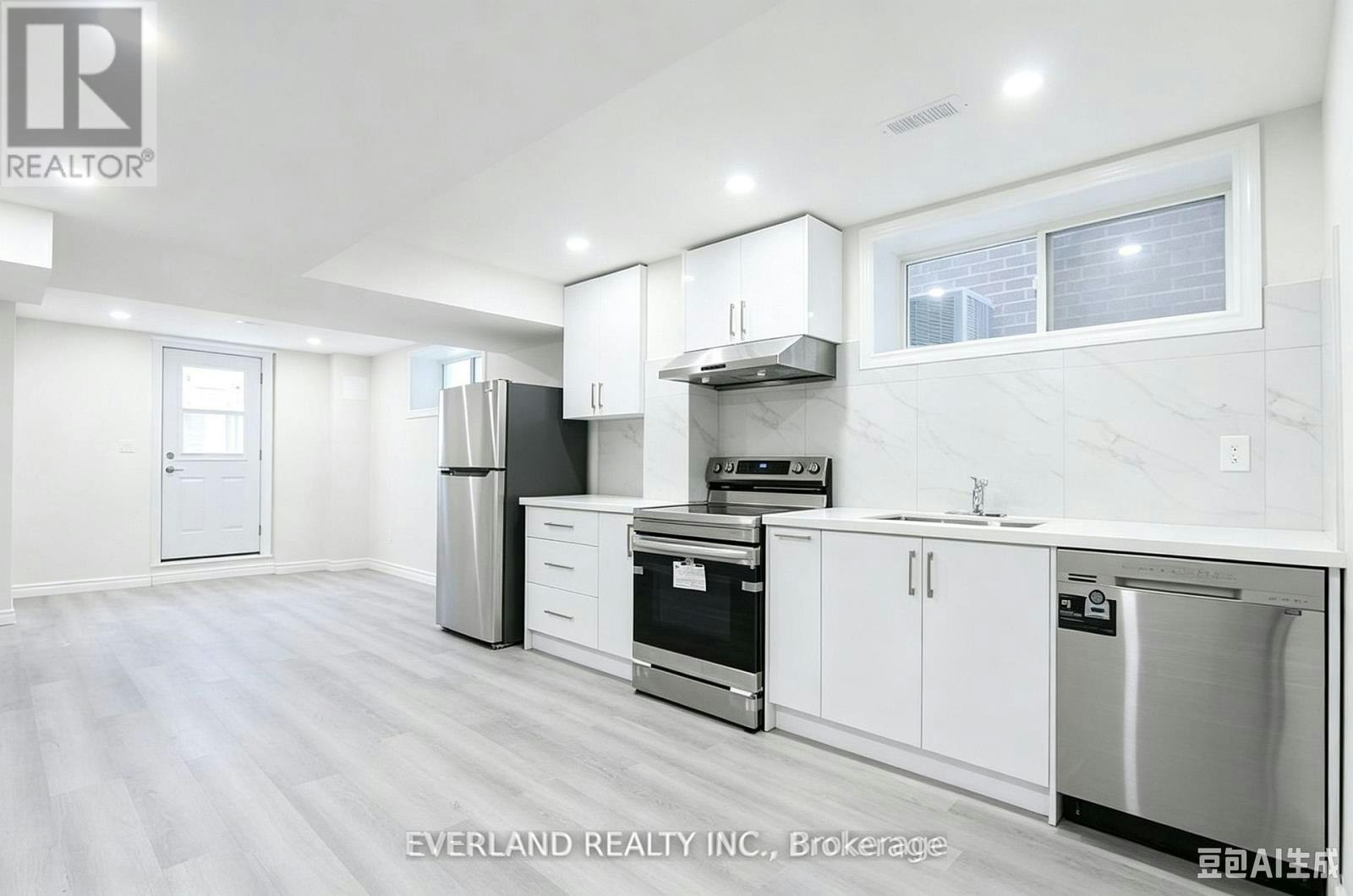 21 Kenneth Ross Bend, East Gwillimbury, ON, L9N 0T7 - 10