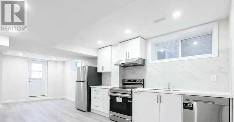 21 Kenneth Ross Bend, East Gwillimbury, ON, L9N 0T7 - 10