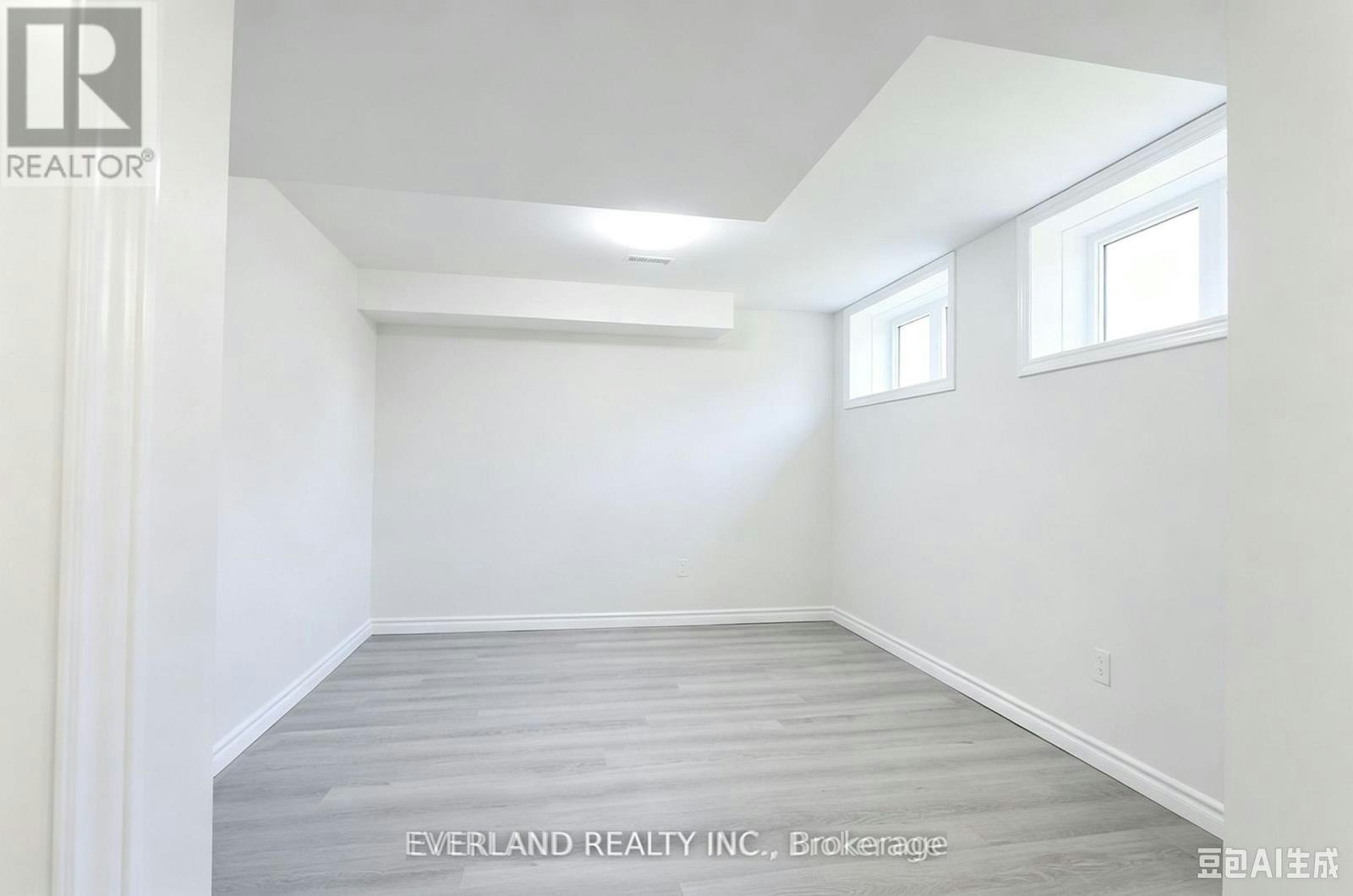 21 Kenneth Ross Bend, East Gwillimbury, ON, L9N 0T7 - 11