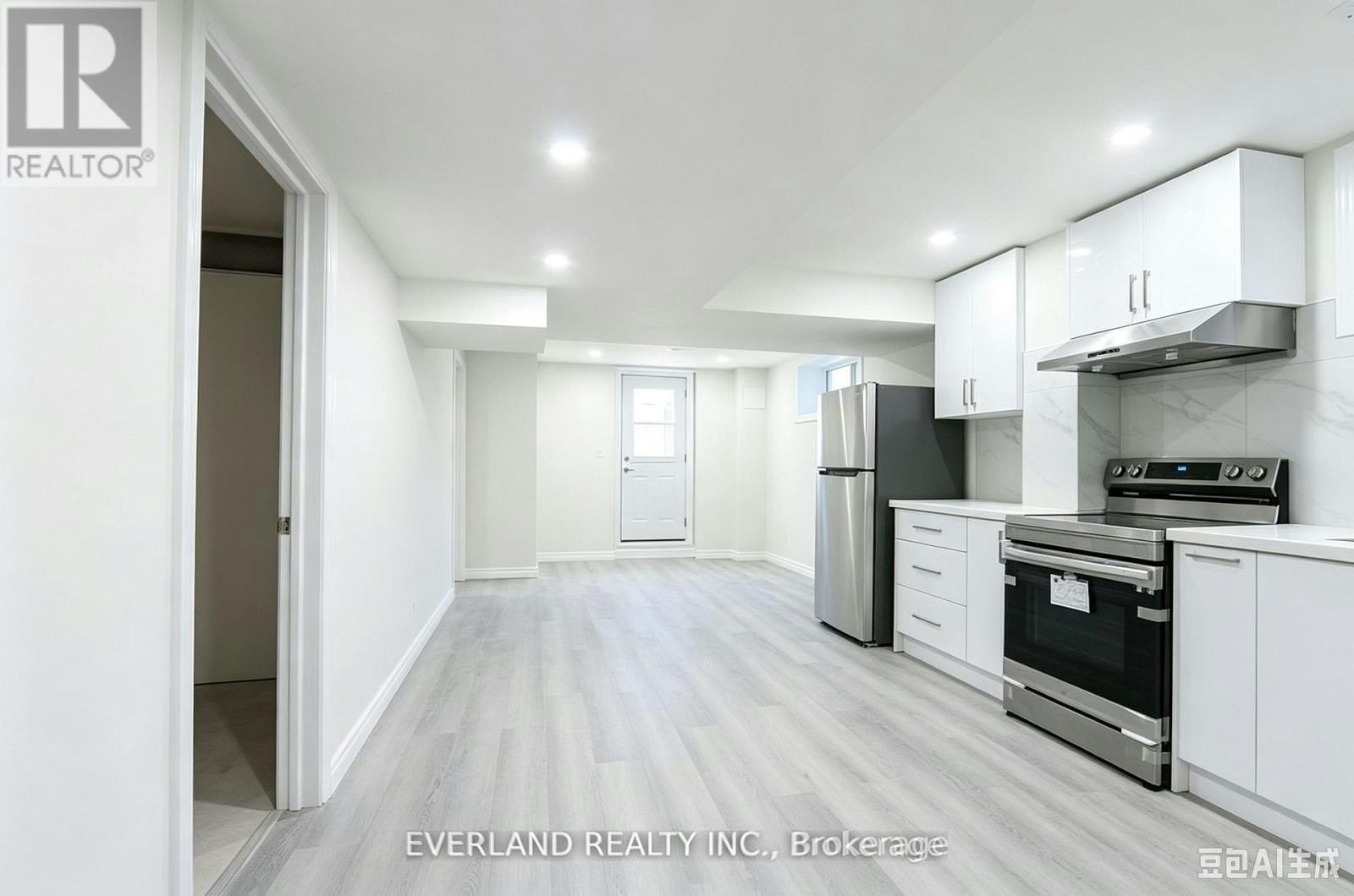 21 Kenneth Ross Bend, East Gwillimbury, ON, L9N 0T7 - 2