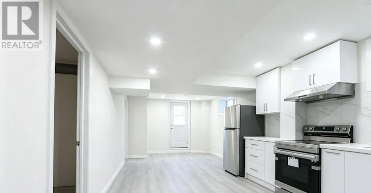 21 Kenneth Ross Bend, East Gwillimbury, ON, L9N 0T7 - 2