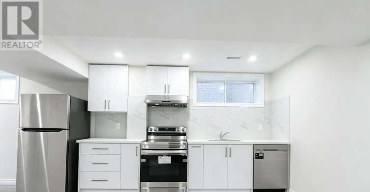 21 Kenneth Ross Bend, East Gwillimbury, ON, L9N 0T7 - 5