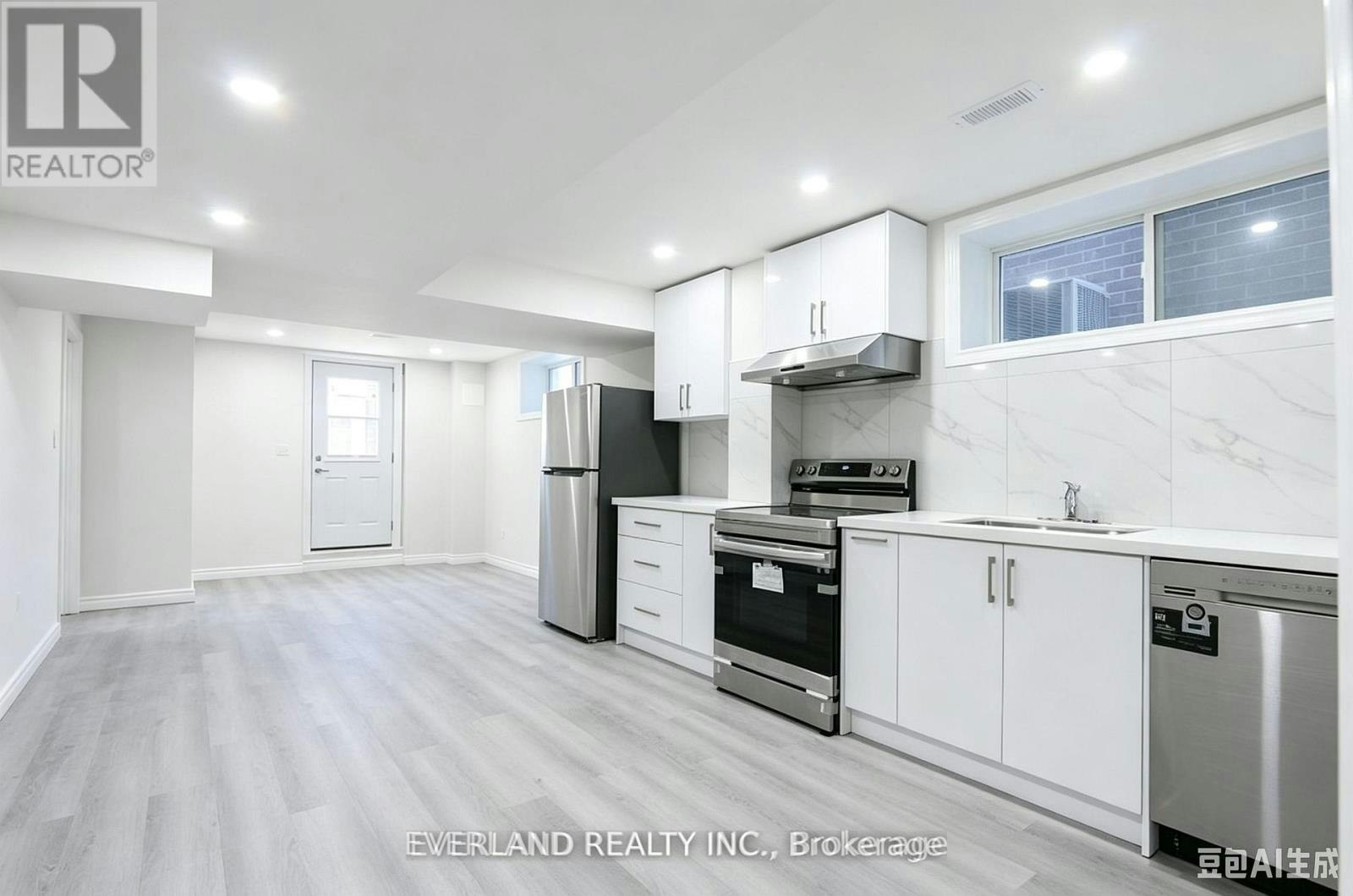21 Kenneth Ross Bend, East Gwillimbury, ON, L9N 0T7 - 13