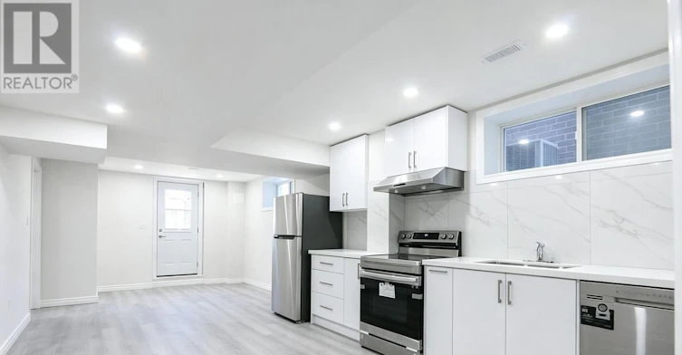 21 Kenneth Ross Bend, East Gwillimbury, ON, L9N 0T7 - 13