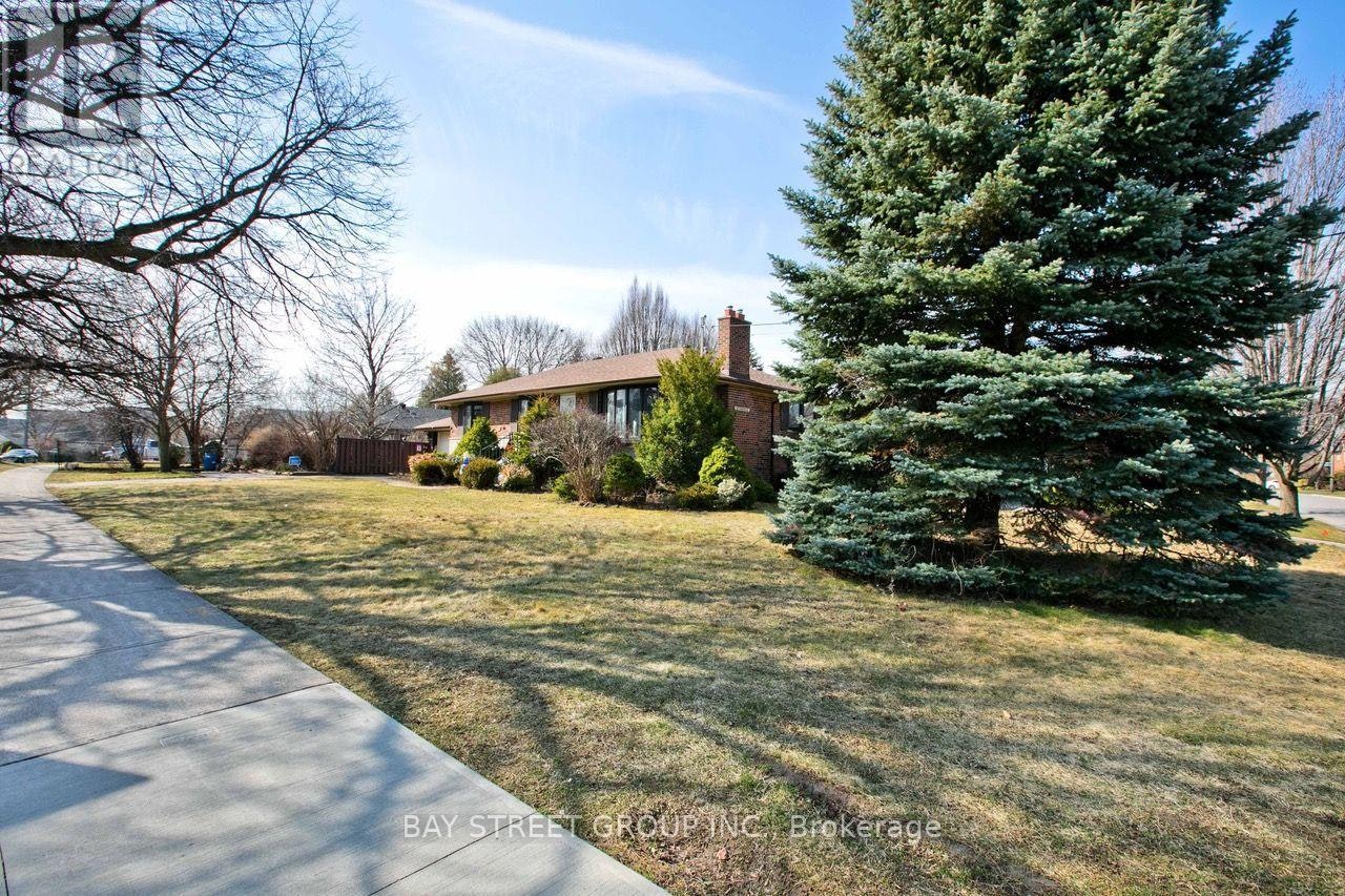 67 Elvaston Drive, Toronto, ON, M4A 1N5 - 2