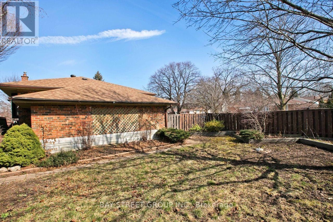 67 Elvaston Drive, Toronto, ON, M4A 1N5 - 27