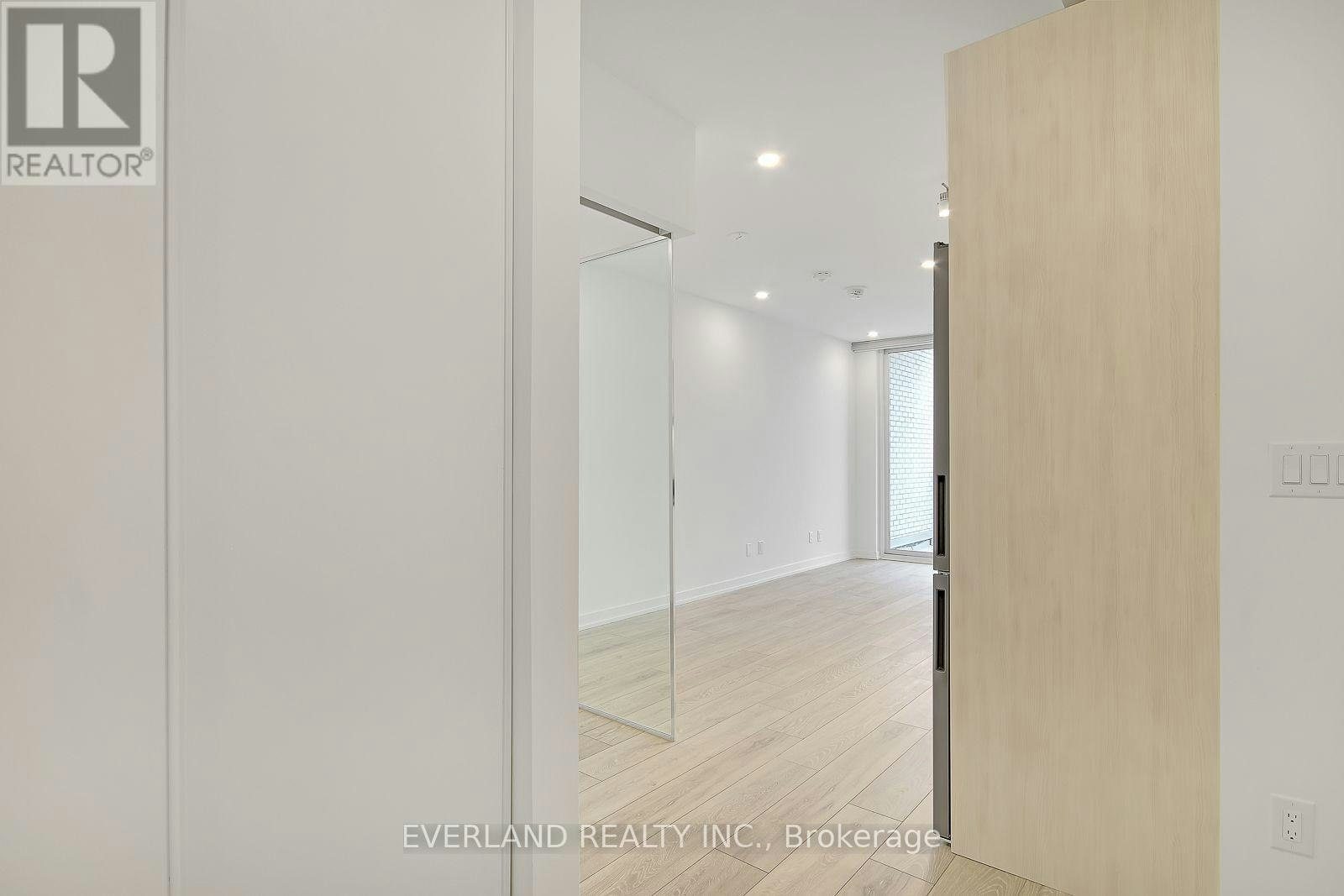 420-3100 Keele Street, Toronto, ON, M3M 0E1 - 2