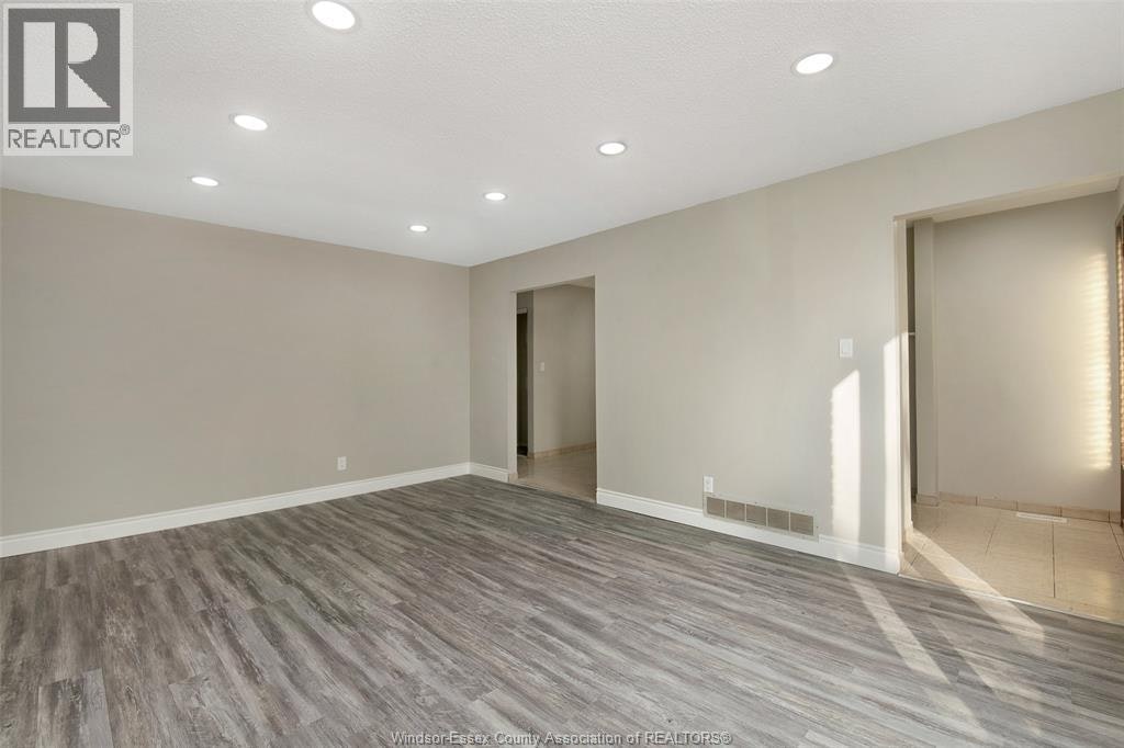 LOWER-10820 Mulberry Drive, Windsor, ON, N8R 1H8 - 5