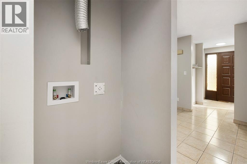 LOWER-10820 Mulberry Drive, Windsor, ON, N8R 1H8 - 16