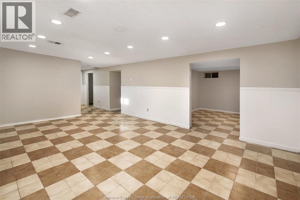 LOWER-10820 Mulberry Drive, Windsor, ON, N8R 1H8 - 18