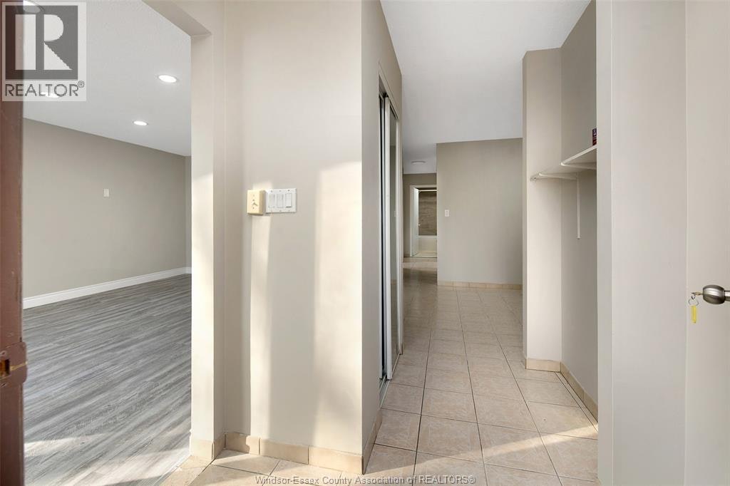 LOWER-10820 Mulberry Drive, Windsor, ON, N8R 1H8 - 3
