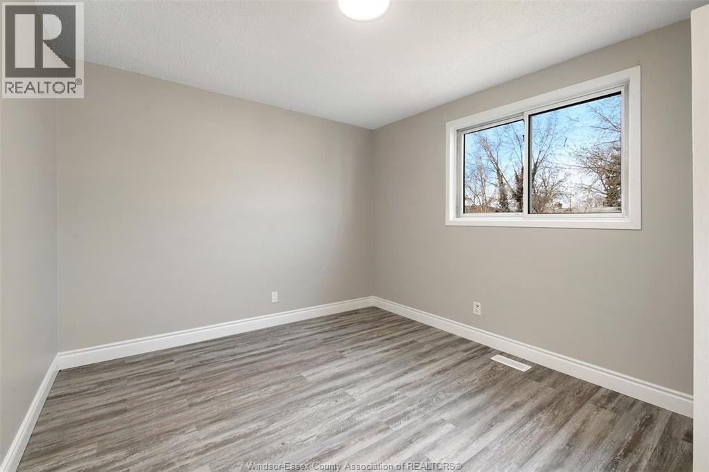 LOWER-10820 Mulberry Drive, Windsor, ON, N8R 1H8 - 12