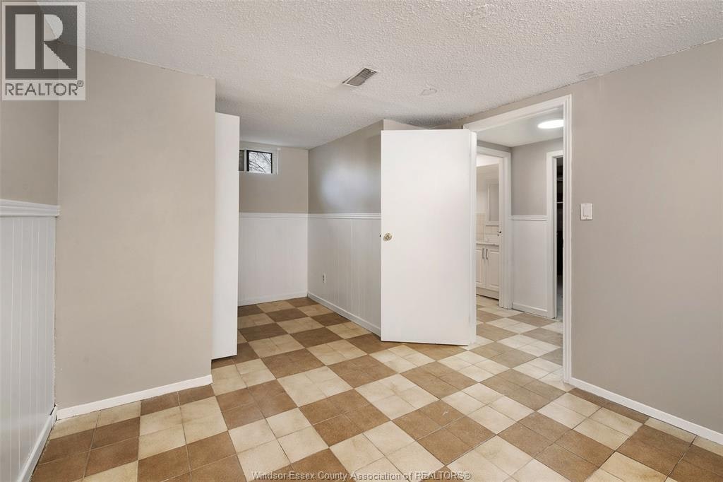 LOWER-10820 Mulberry Drive, Windsor, ON, N8R 1H8 - 25