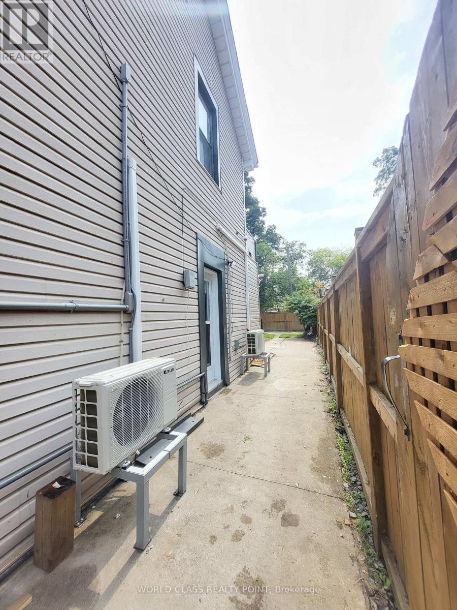 MAIN-49 Vine Avenue, Toronto, ON, M6P 1V6 - 3