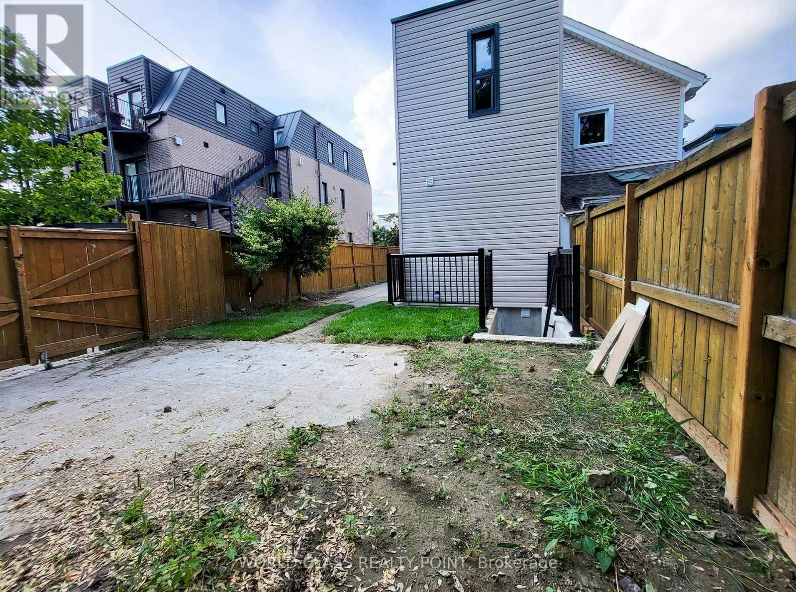 MAIN-49 Vine Avenue, Toronto, ON, M6P 1V6 - 25