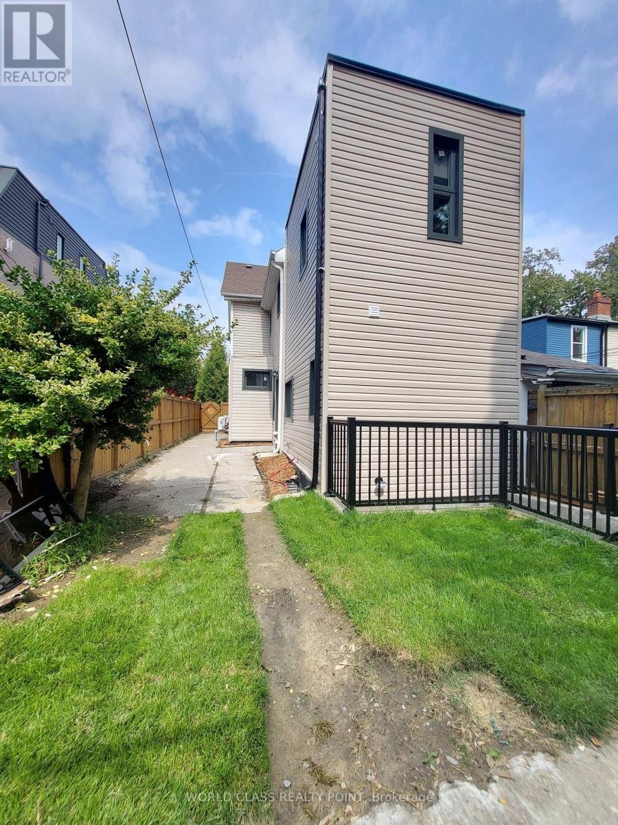 MAIN-49 Vine Avenue, Toronto, ON, M6P 1V6 - 24