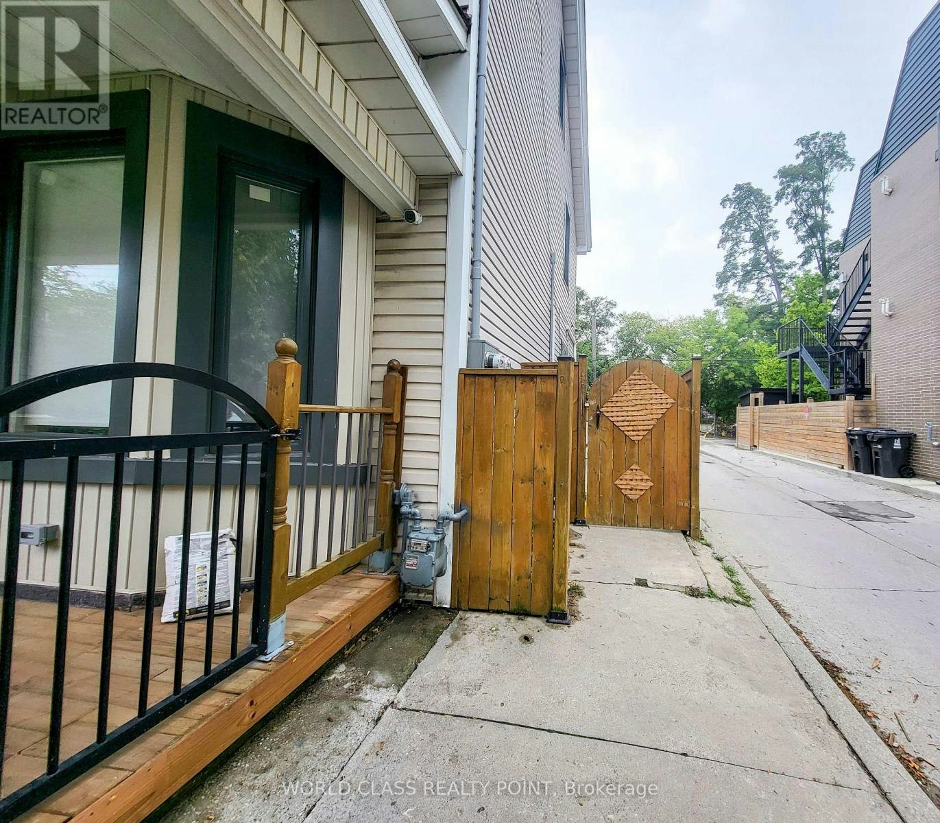 MAIN-49 Vine Avenue, Toronto, ON, M6P 1V6 - 2